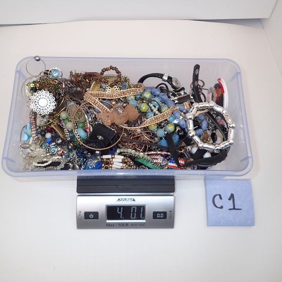 Bulk Jewelry lot C1 - Picture 9 of 9